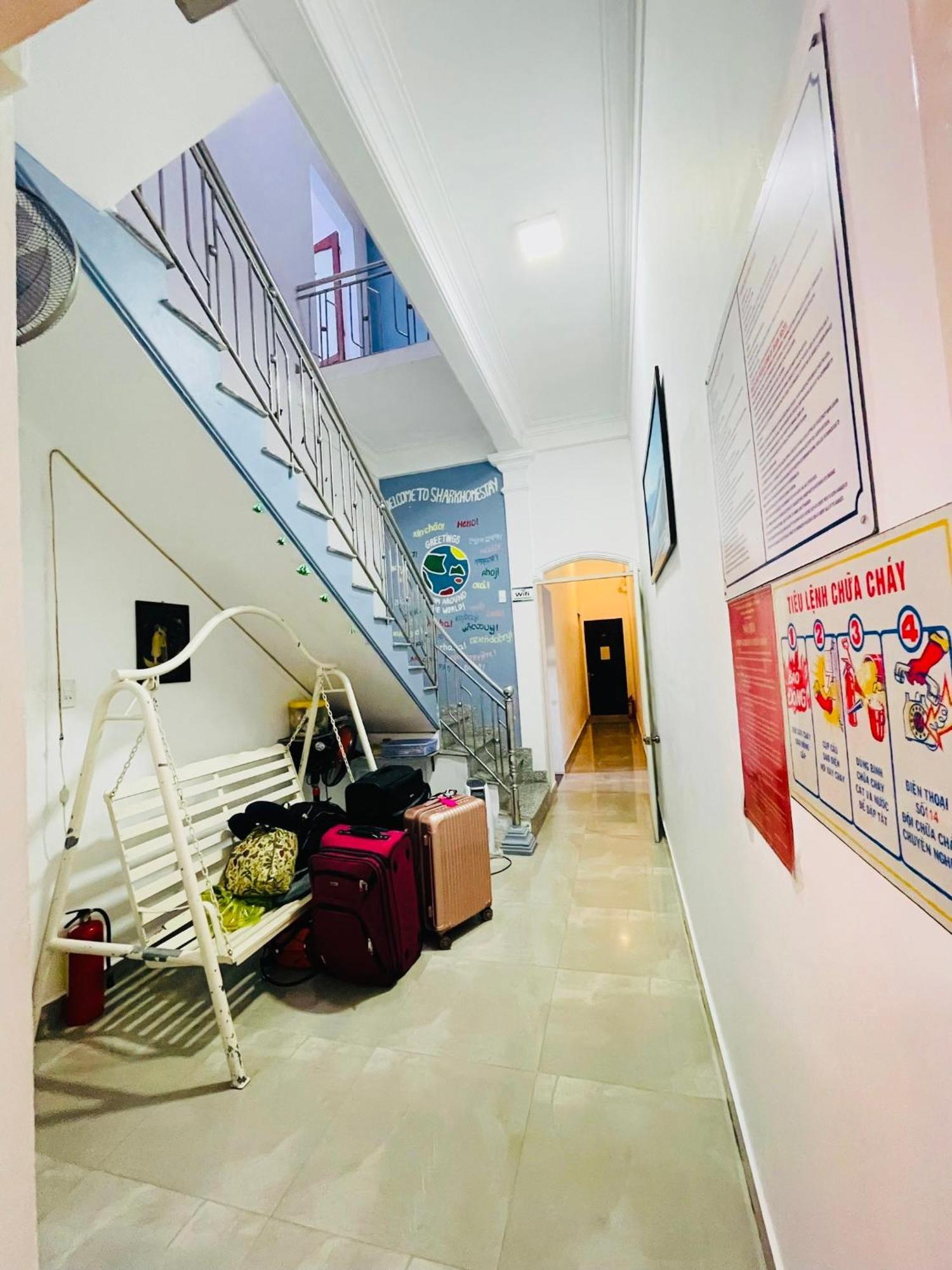 Shark Home Hue Bagian luar foto