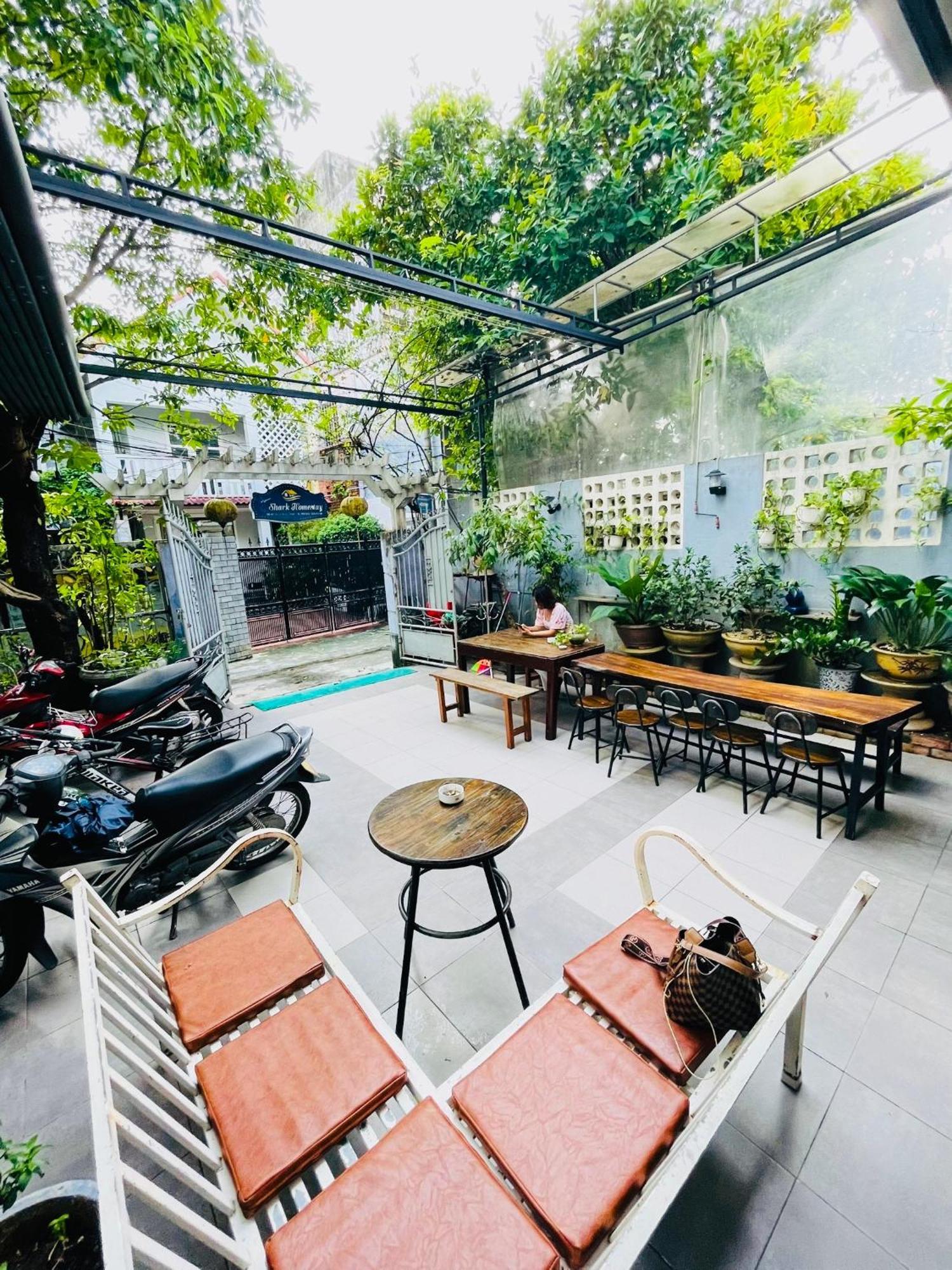 Shark Home Hue Bagian luar foto