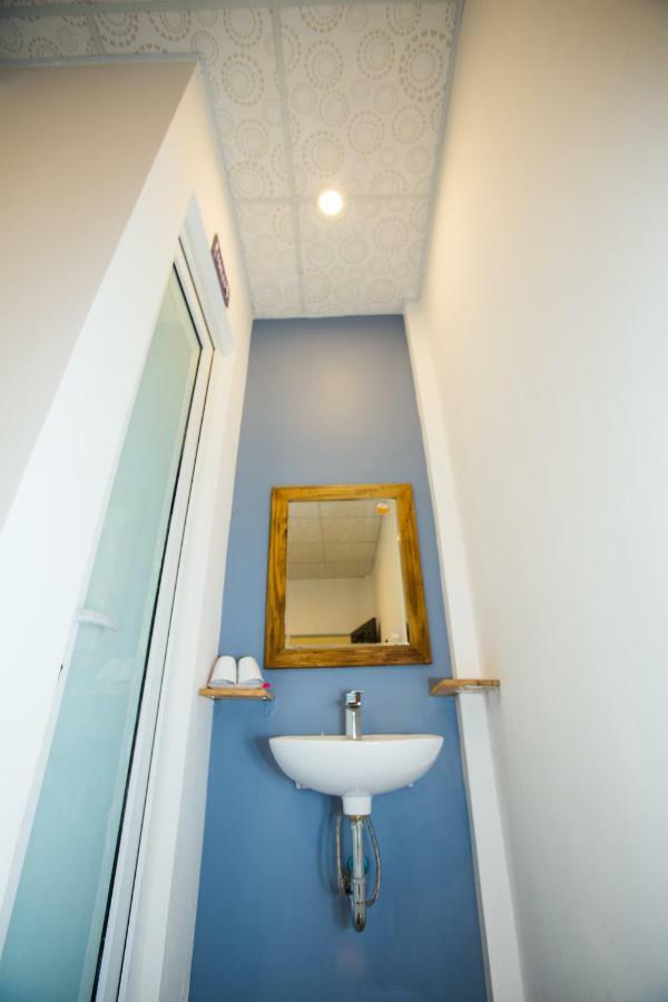 Shark Home Hue Bagian luar foto